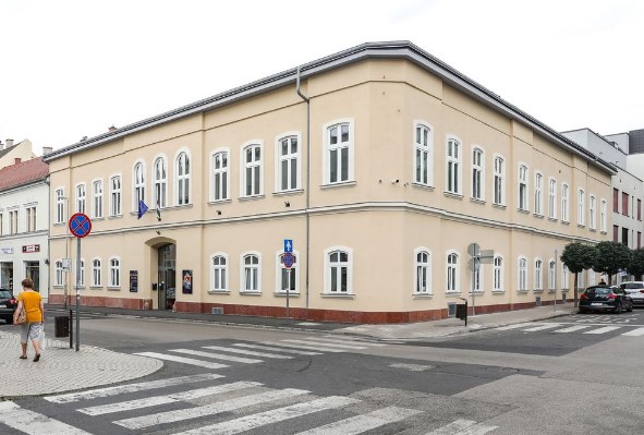 Generációk háza